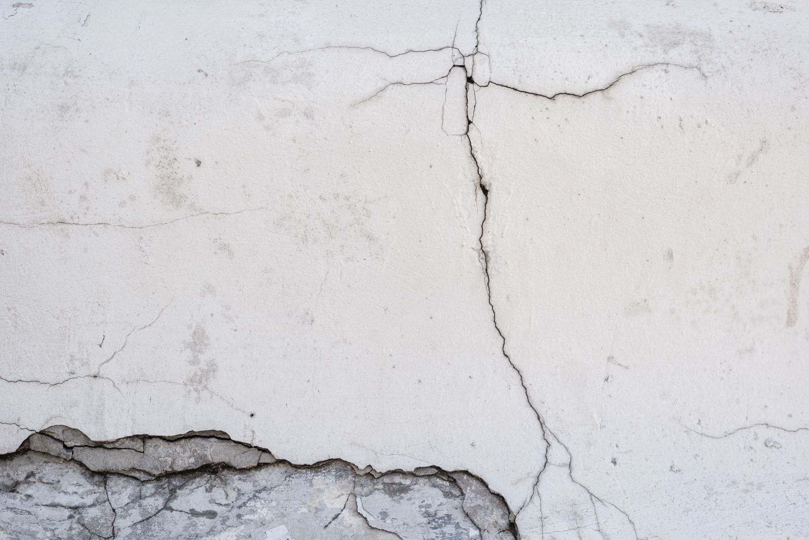 Foundation wall with a structural crack